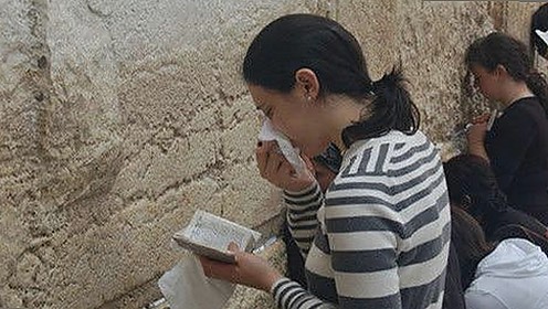国产影视产业的两面镜像:新时代幸福画卷与版权风波的背后